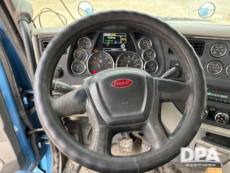 peterbilt-579-image-75