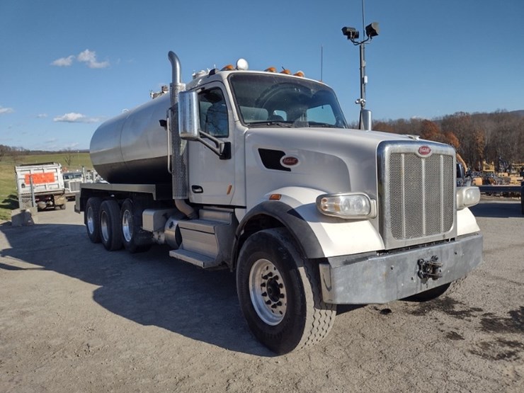 peterbilt-567-image-43