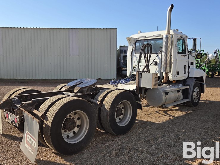 2002-mack-ch613-image-5