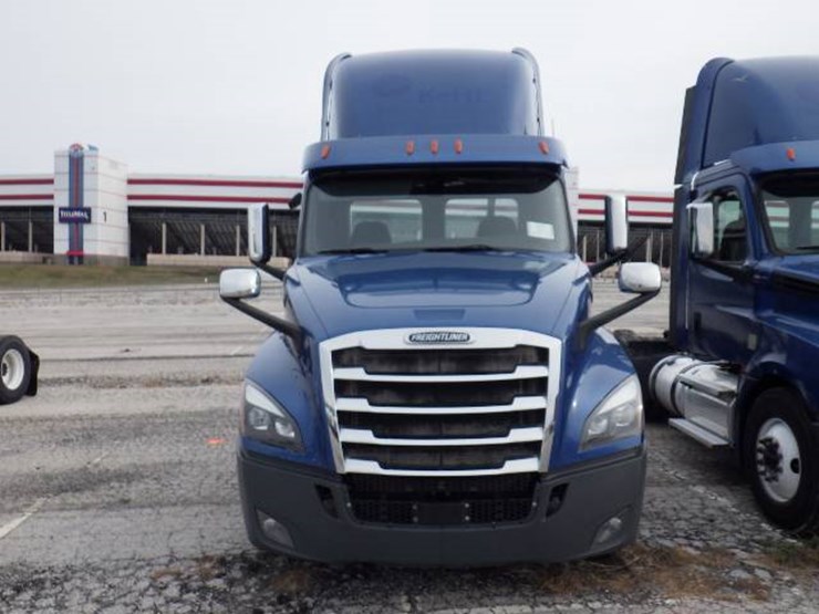 freightliner-cascadia-126-image-2