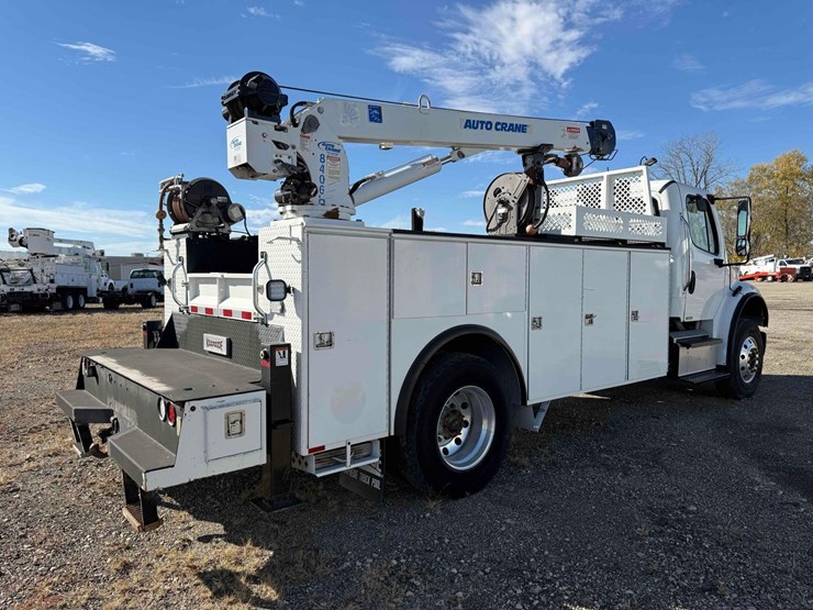 2017-freightliner-m2-106-image-5