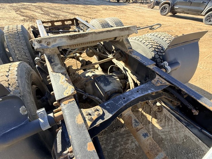 2007-freightliner-columbia-120-image-35