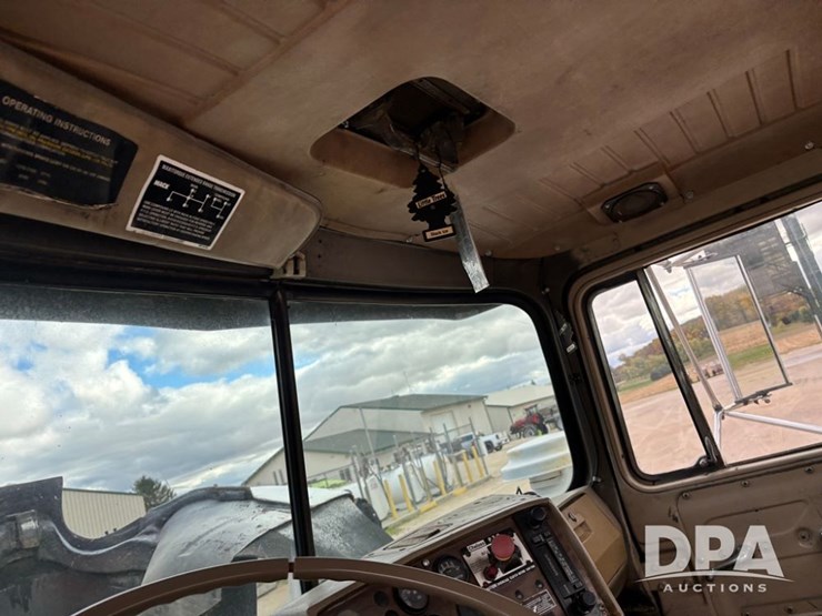 1985-mack-r686st-image-54