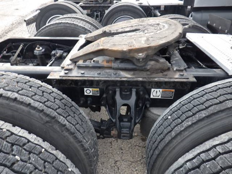 peterbilt-579-image-9