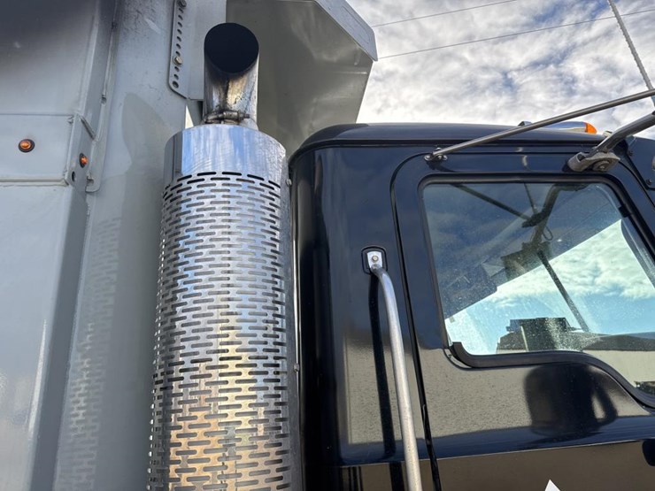 #1463-•-2007-mack-quad-axle-dump-truck-image-20