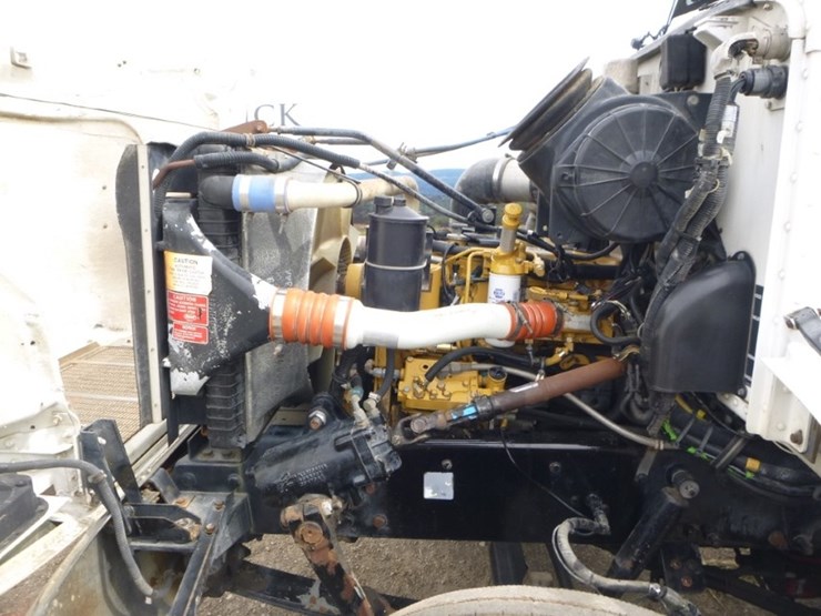 peterbilt-330-image-18