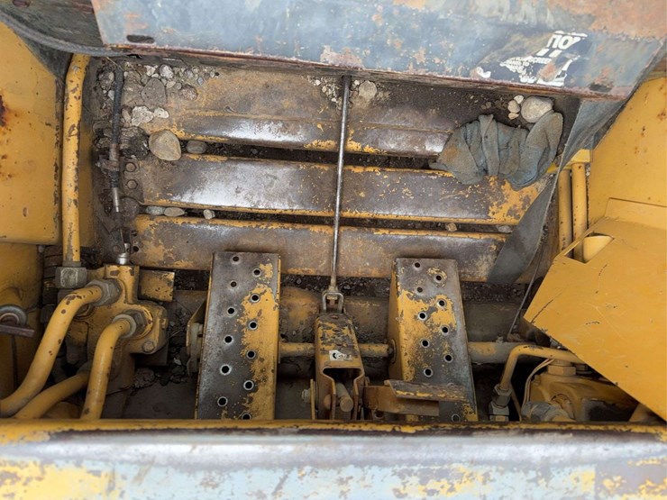 new-holland-l783-image-24