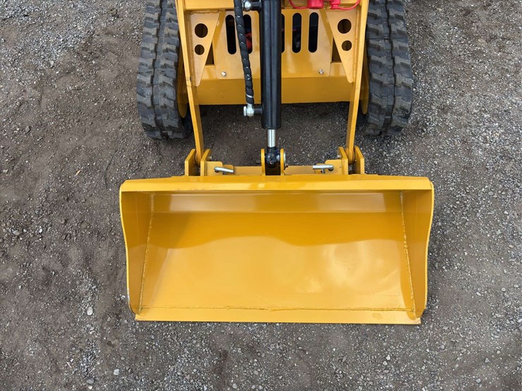 sdlanch-sdll30-stand-on-skid-loader-image-14