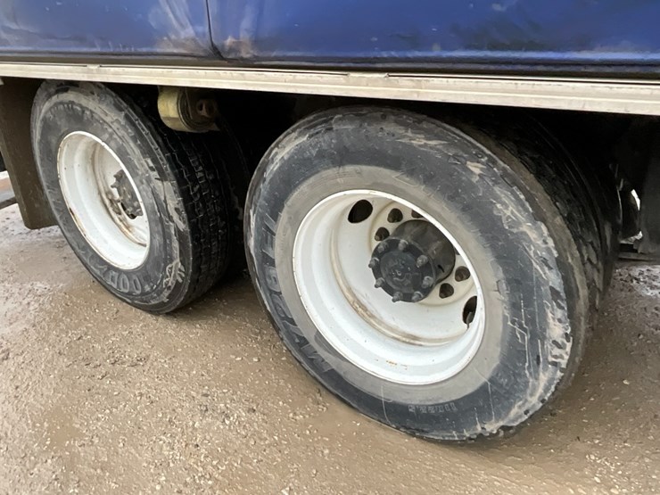 freightliner-m2-106-image-7