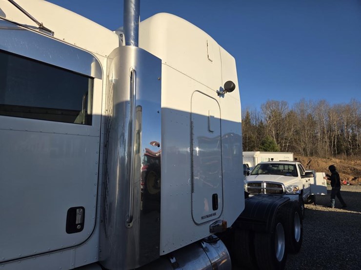 2007-peterbilt-386-image-23