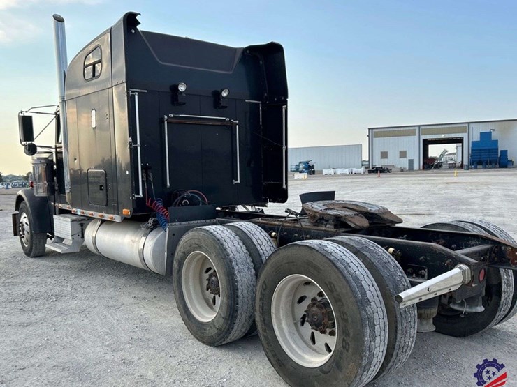 1999-freightliner-fld120-classic-image-9