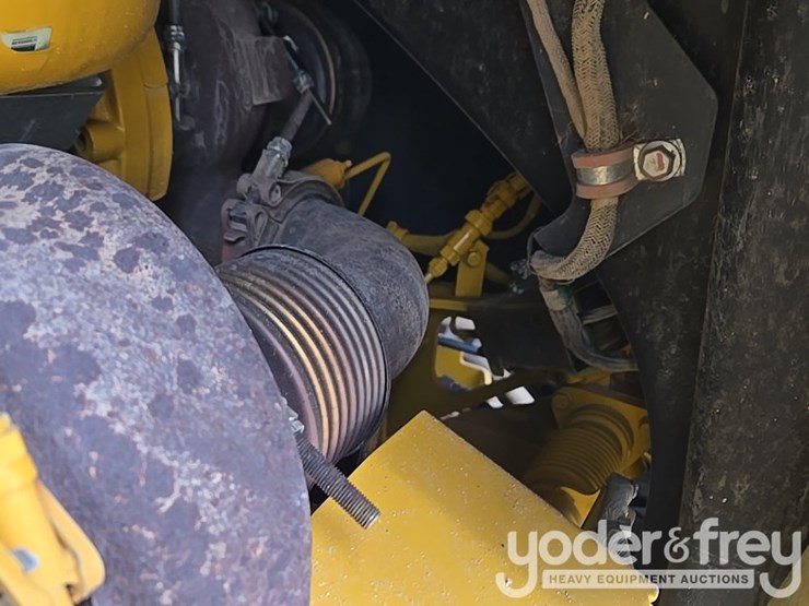 2019-deere-850l-lgp-image-96
