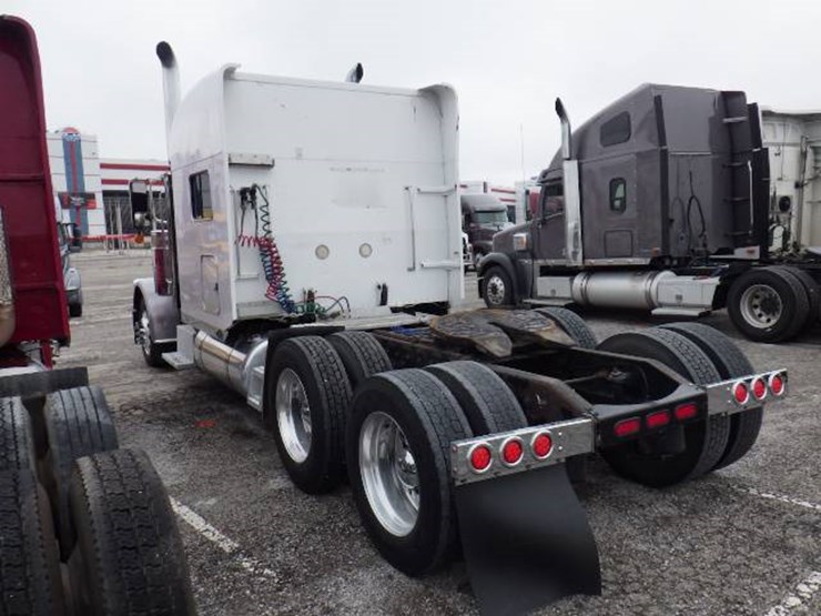 peterbilt-389-image-15
