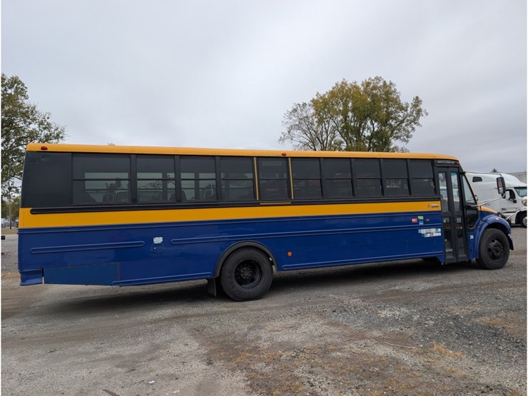 2012-freightliner-b2-image-7