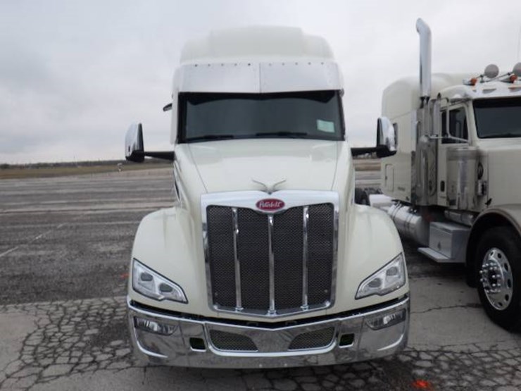 peterbilt-579-image-2
