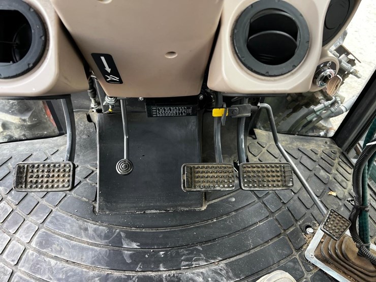 2015-kubota-m8560-image-38