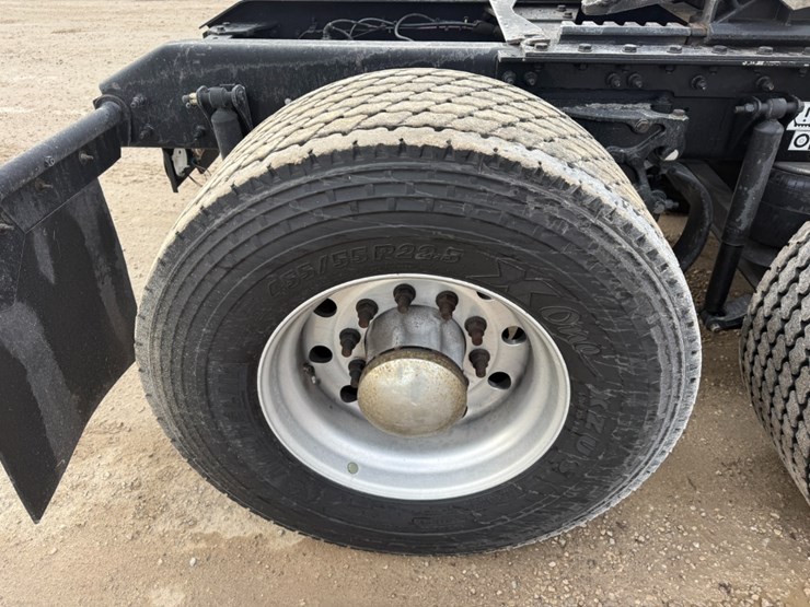 2020-kenworth-t680-image-12