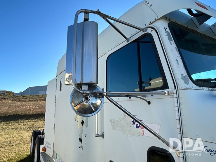 1996-freightliner-fld120-image-17