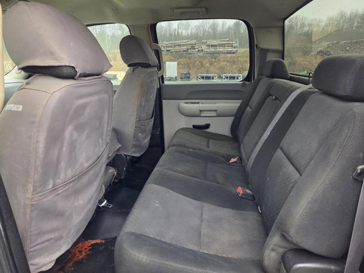 2011-gmc-2500-image-46