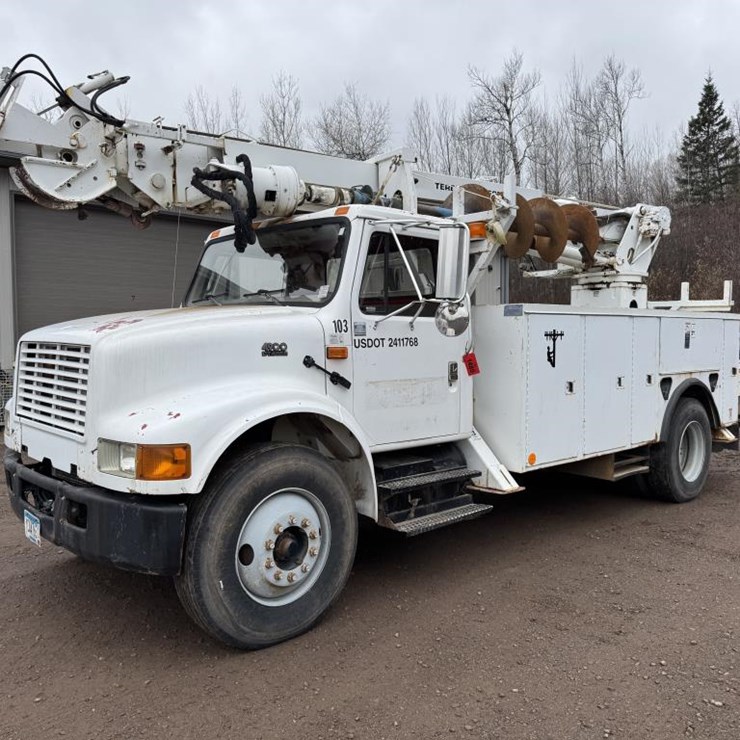 2001 INTERNATIONAL 4900