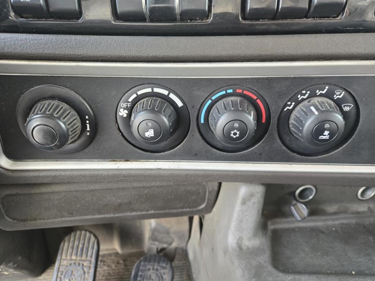 2013-kenworth-t660-image-51