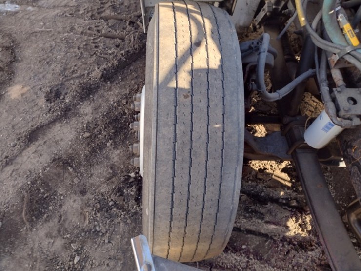 peterbilt-335-image-24