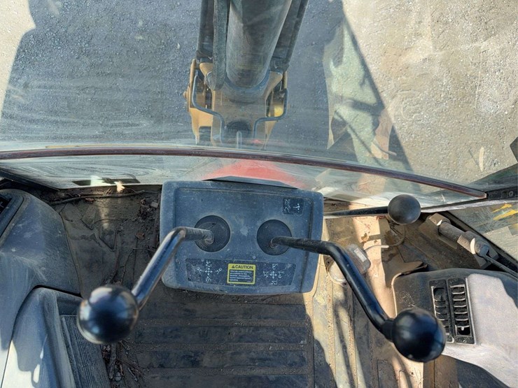 2011-deere-310j-image-31