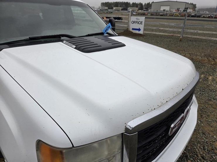 2011-gmc-2500-image-14