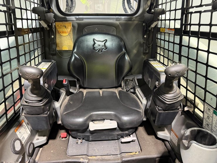 2019-bobcat-t770-image-21