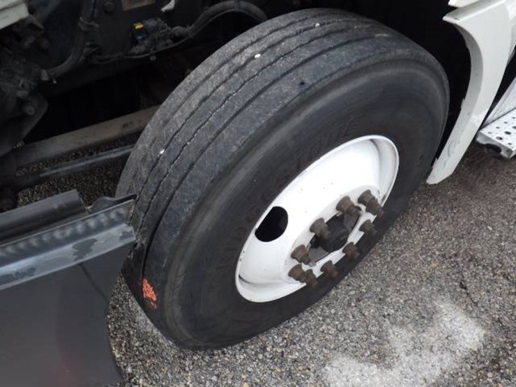 2018-freightliner-cascadia-126-image-21