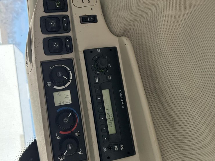 2013-john-deere-6170r-image-51