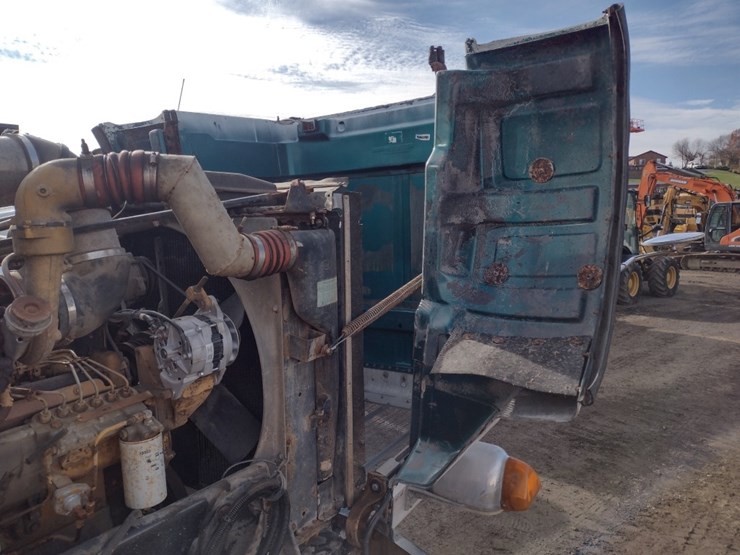 peterbilt-357-image-18