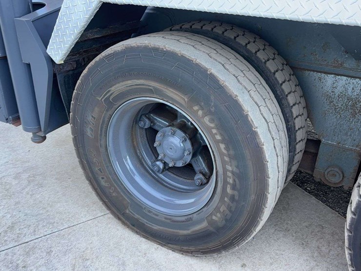 1993-grove-tms700b-image-16