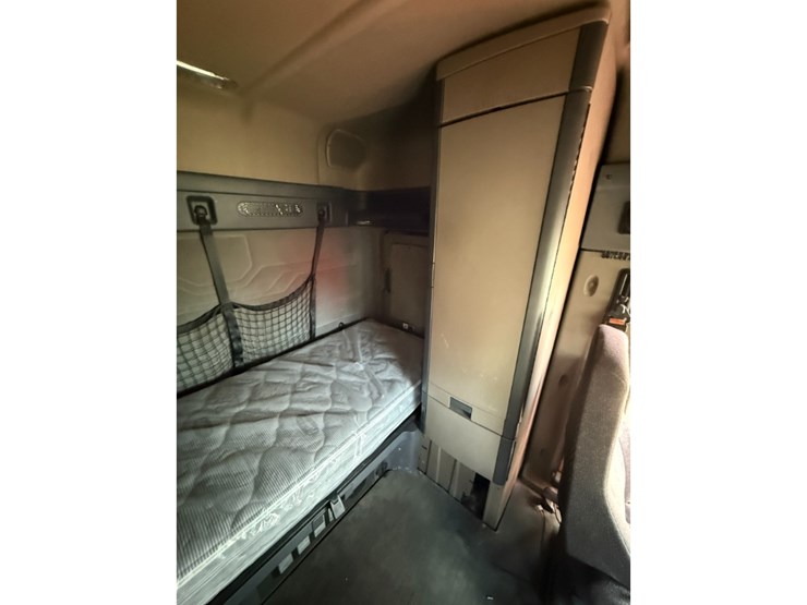 2019-freightliner-cascadia-125-image-24