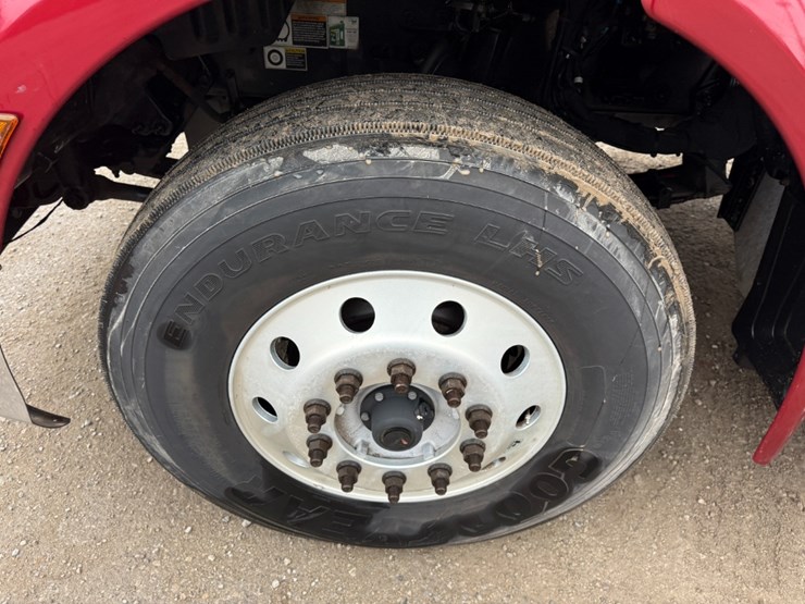 2020-peterbilt-579-image-7