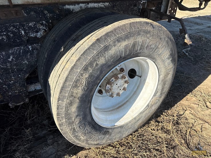 peterbilt-357-image-11