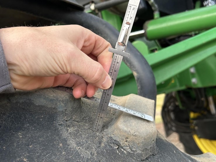 2017-john-deere-r4038-image-23