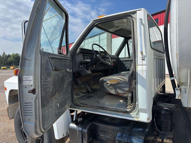 1992-ford-f700-image-25