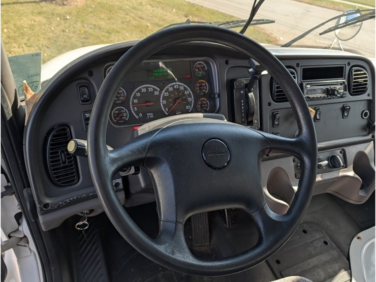 freightliner-m2-106-image-21