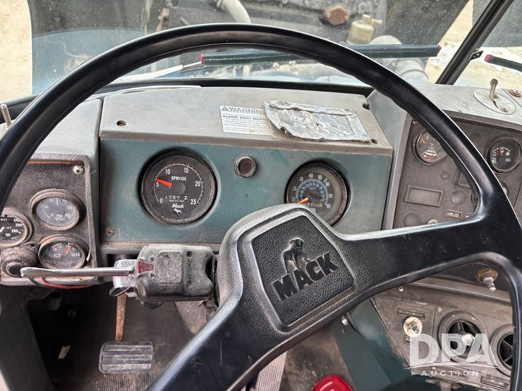 1986-mack-rd686-image-63