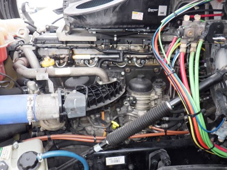 2020-freightliner-cascadia-126-image-18