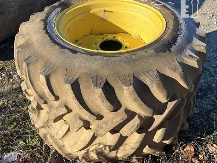 john-deere-8-image-1