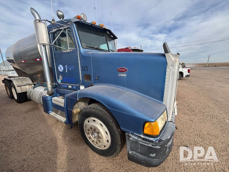 peterbilt-377-image-5