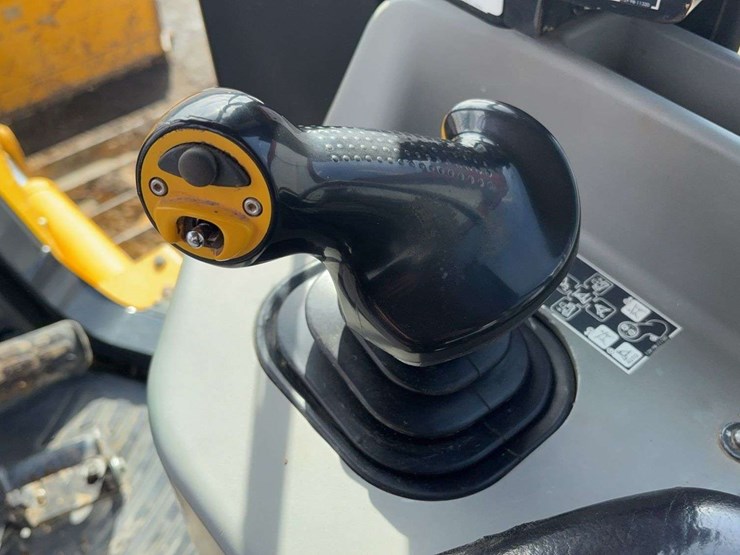 2020-komatsu-d61-image-38