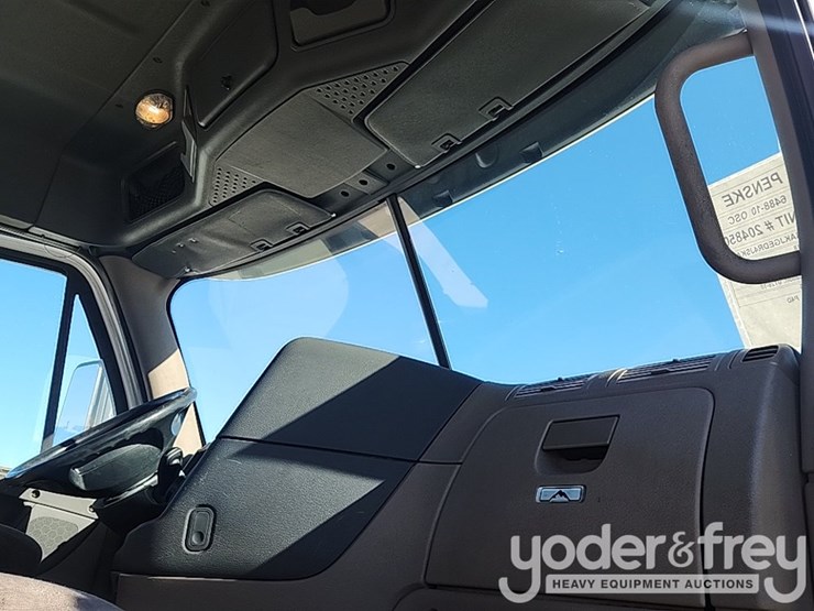 2018-freightliner-cascadia-125-image-33