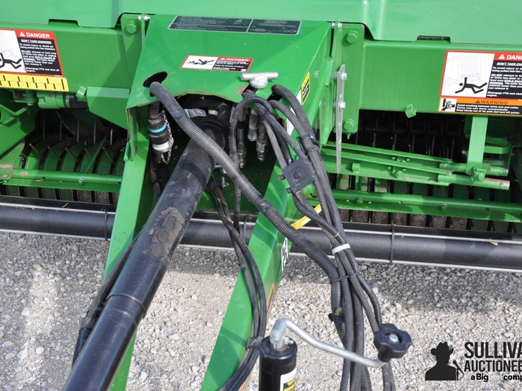 john-deere-560m-image-11