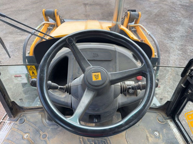 jcb-3cx-image-37