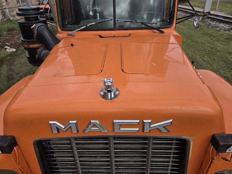 mack-rd690s-image-21