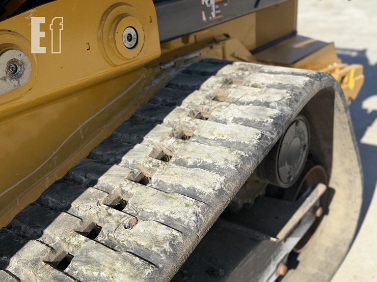 2021-deere-333g-image-17