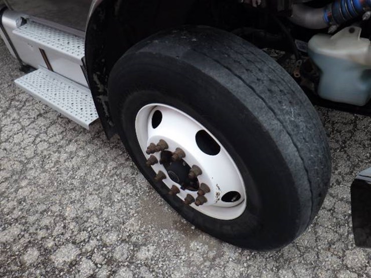 freightliner-m2-106-image-22